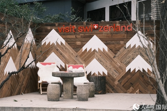 瑞士小木屋一隅，靜謐中散發(fā)出阿爾卑斯的冬日溫情。人民網(wǎng) 實習(xí)生黃睿攝