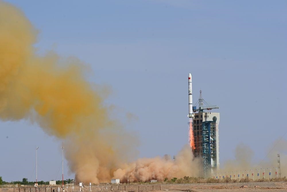 △2023年5月21日16時，我國在酒泉衛(wèi)星發(fā)射中心采用長征二號丙運(yùn)載火箭，成功發(fā)射首顆內(nèi)地與澳門合作研制的空間科學(xué)衛(wèi)星“澳門科學(xué)一號”。