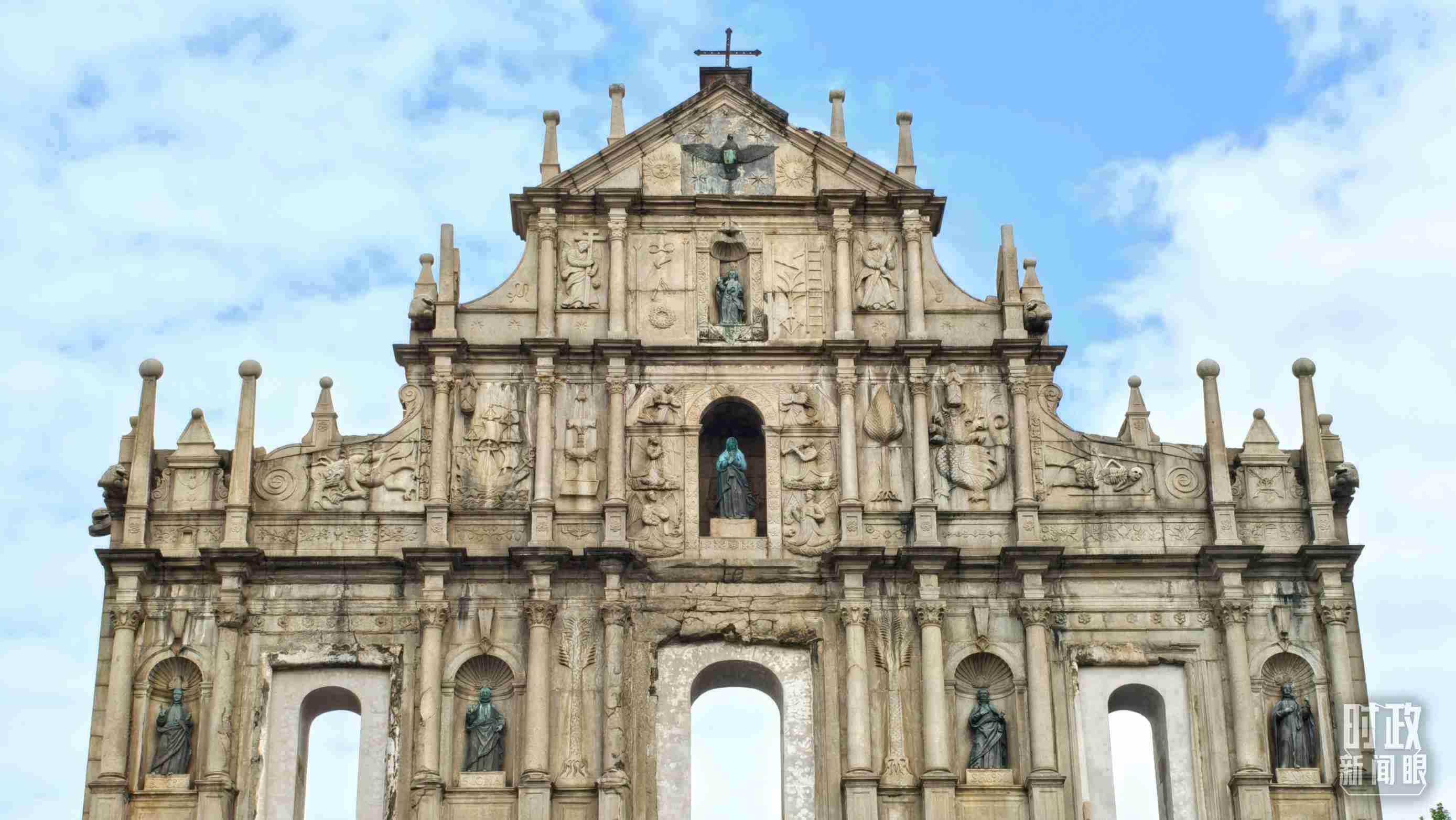 △澳門大三巴牌坊。（總臺(tái)央視記者張垚拍攝）