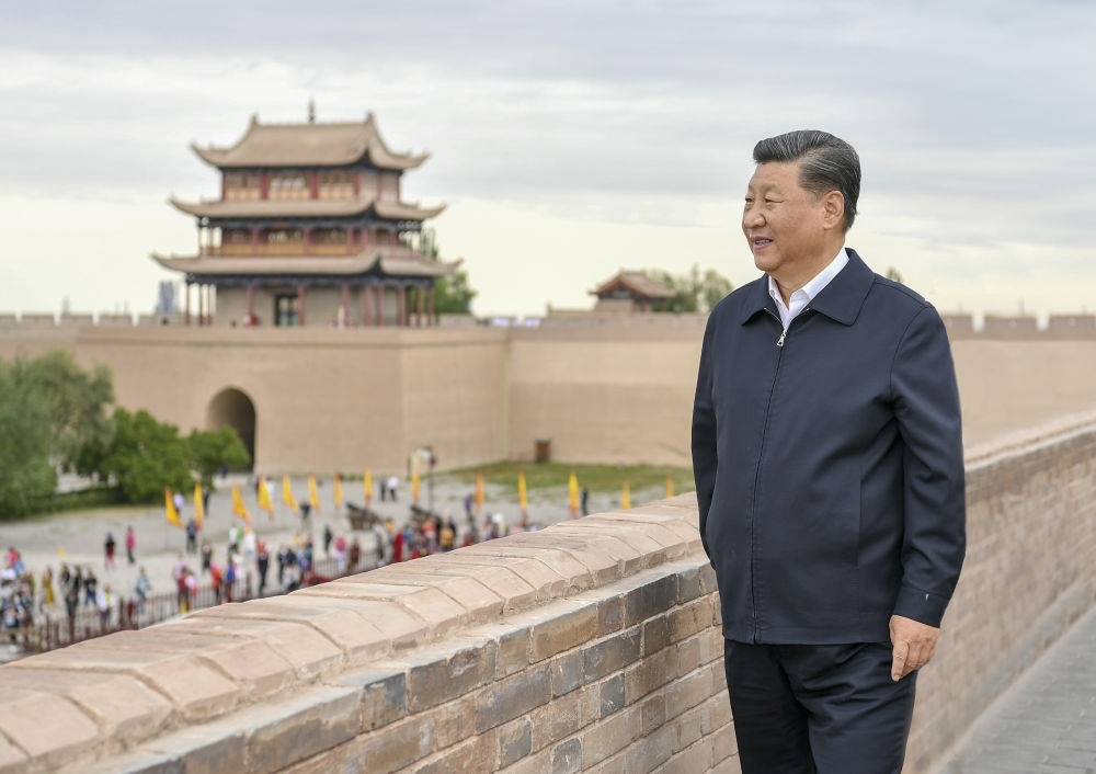 2019年8月20日上午，習近平總書記來到嘉峪關關城，登上城樓察看關城整體面貌，聽取河西走廊長城、關隘歷史文化情況介紹。新華社記者 謝環(huán)馳 攝