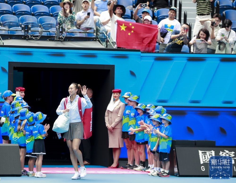 ↑鄭欽文在比賽前入場。新華社記者 馬平 攝