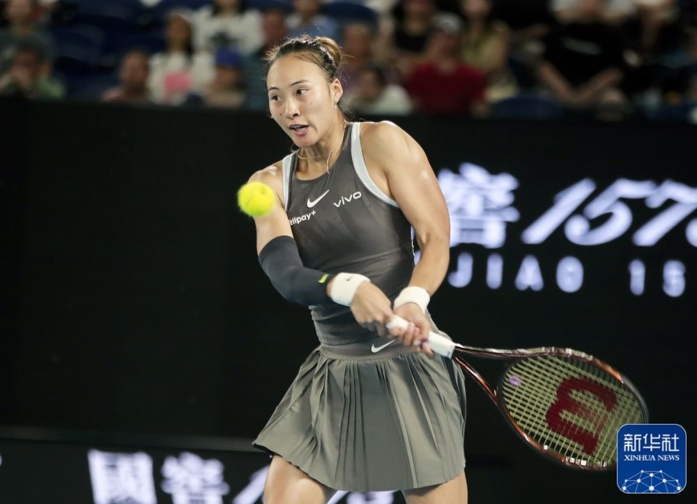 ↑鄭欽文在比賽中回球。新華社記者 馬平 攝