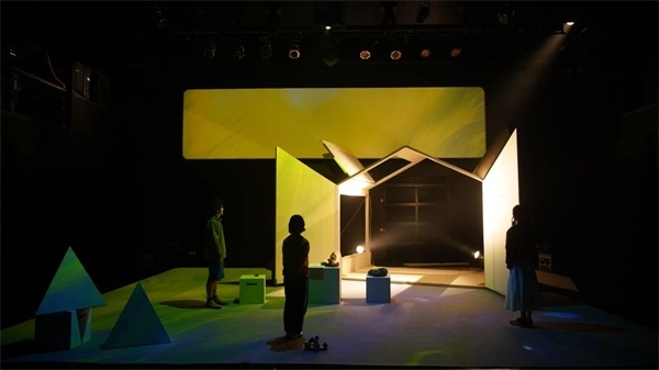 《又一道光芒》劇照。中國(guó)國(guó)家話劇院供圖