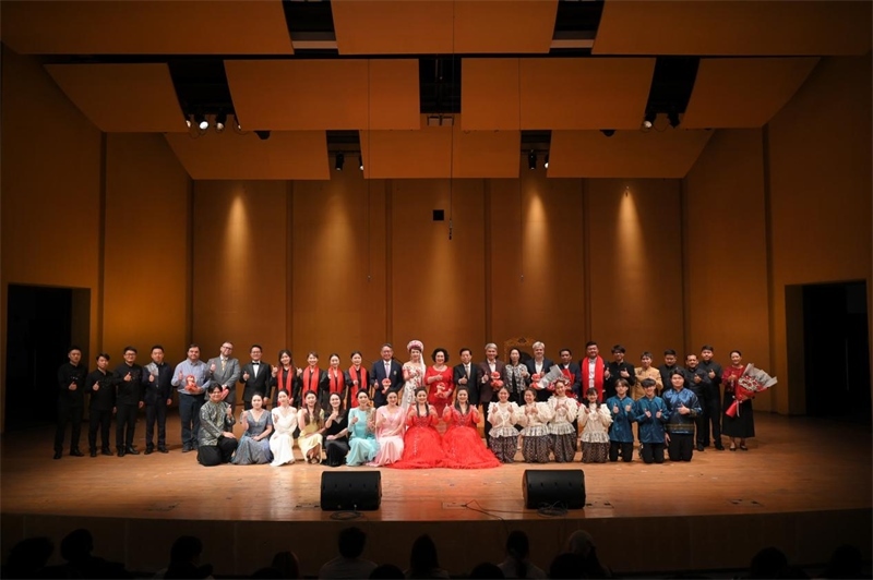 音樂會嘉賓與表演者集體合影。活動主辦方供圖