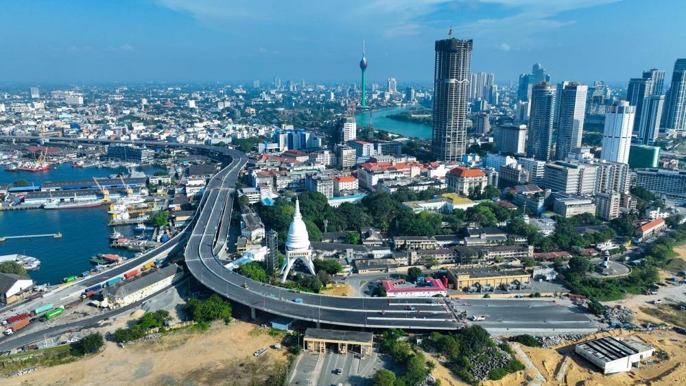 這是2025年1月13日拍攝的斯里蘭卡科倫坡風(fēng)光（無人機(jī)照片）。新華社發(fā)