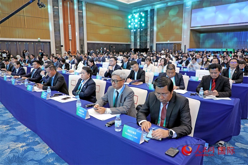 這是1月16日在南寧國(guó)際會(huì)展中心拍攝的“世界市長(zhǎng)對(duì)話(huà)·南寧”活動(dòng)現(xiàn)場(chǎng)。人民網(wǎng)記者 趙益普攝