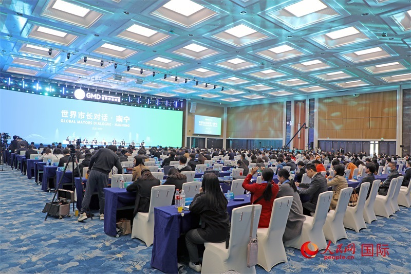 這是1月16日在南寧國(guó)際會(huì)展中心拍攝的“世界市長(zhǎng)對(duì)話(huà)·南寧”活動(dòng)現(xiàn)場(chǎng)。人民網(wǎng)記者 趙益普攝