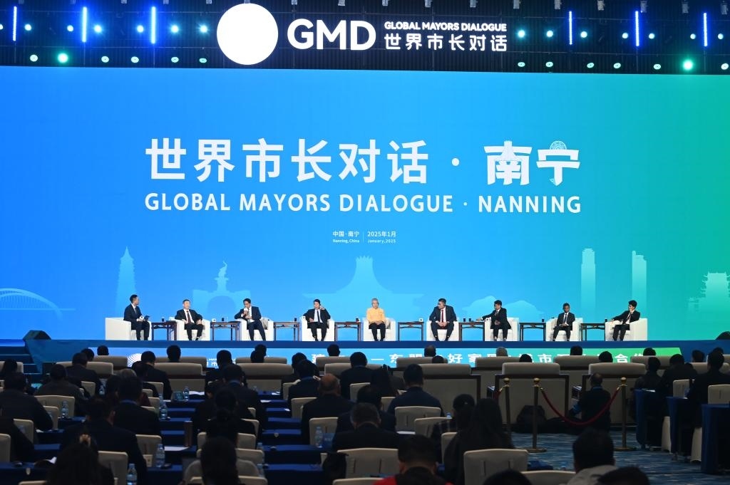 這是1月16日在南寧國(guó)際會(huì)展中心拍攝的“世界市長(zhǎng)對(duì)話·南寧”活動(dòng)現(xiàn)場(chǎng)。新華社記者 陸波岸 攝