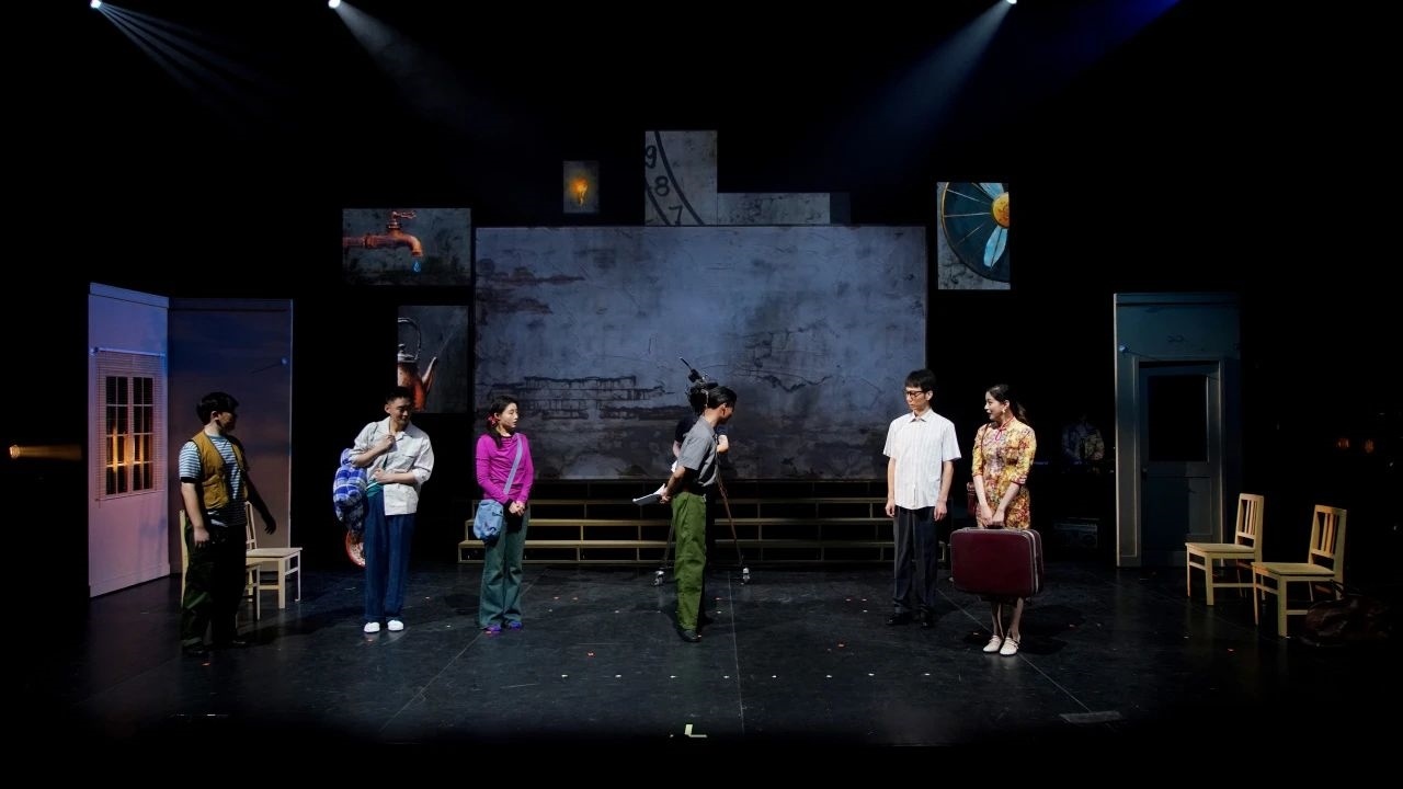 話(huà)劇《布吉出租屋》劇照。中國(guó)國(guó)家話(huà)劇院供圖
