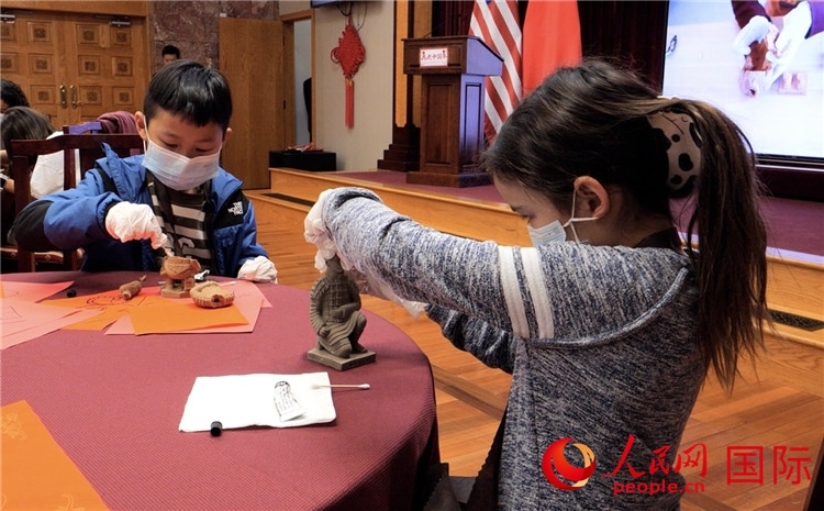 “我是文物修復(fù)師”活動環(huán)節(jié)。李鑫江攝