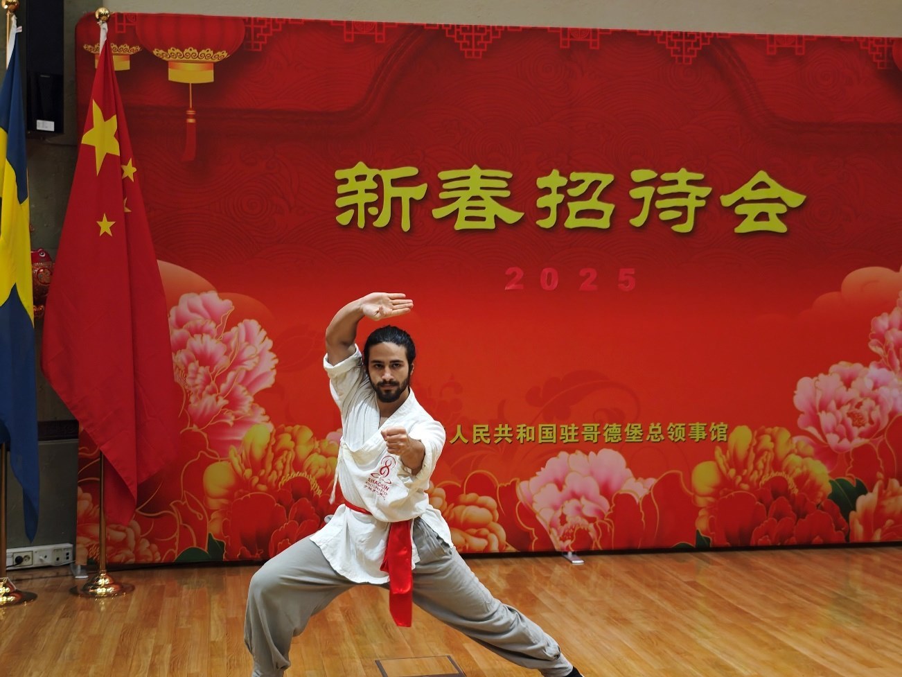 當(dāng)?shù)匚湫g(shù)愛(ài)好者的表演。中國(guó)駐哥德堡總領(lǐng)館供圖