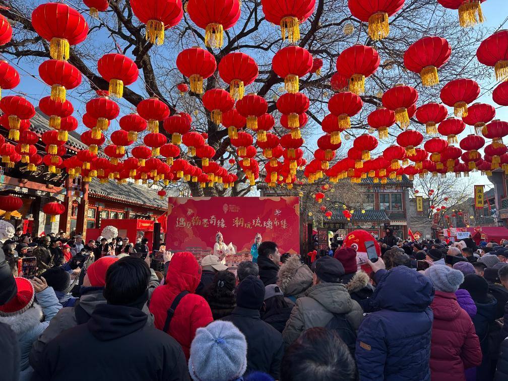 1月29日，市民游客在北京廠甸廟會感受濃濃年味。新華社記者 楊淑君 攝