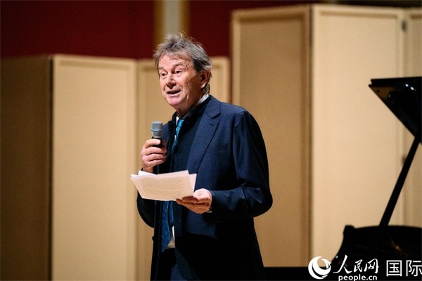 英中了解協(xié)會(huì)會(huì)長(zhǎng)邁克爾·伍德致辭。 楊浩鵬攝