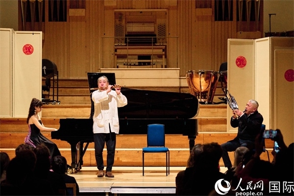 旅英音樂(lè)家聯(lián)袂演奏《枉凝眉》。楊浩鵬攝
