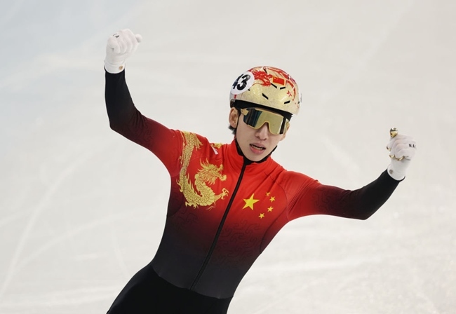 2月8日，林孝埈慶祝奪冠。新華社記者 黃偉 攝