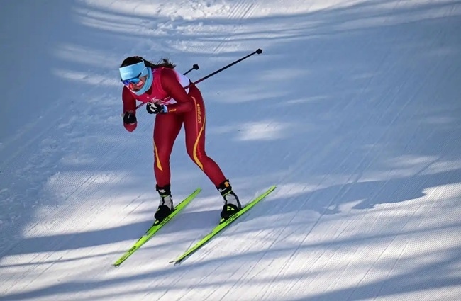 2月9日，中國(guó)隊(duì)選手巴亞尼·加林在比賽中。新華社記者 張龍攝