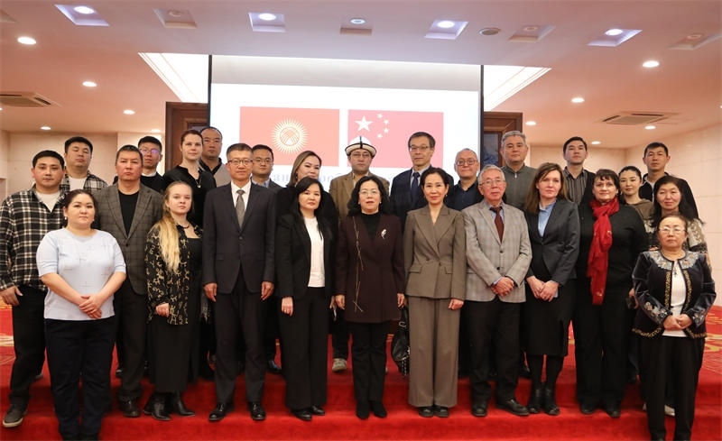 與會(huì)人員合影。中國駐吉爾吉斯斯坦使館供圖