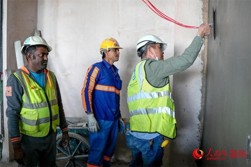 抹灰。人民網(wǎng)塔里克·易卜拉欣攝