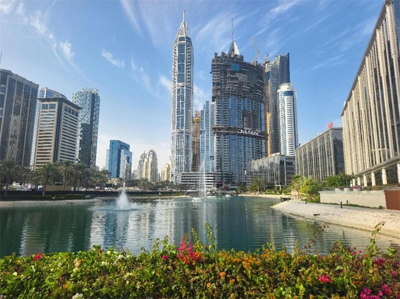 正在建設(shè)中的卡瓦利卡薩高層住宅項(xiàng)目（圖中有腳手架建筑）。 中建中東供圖 