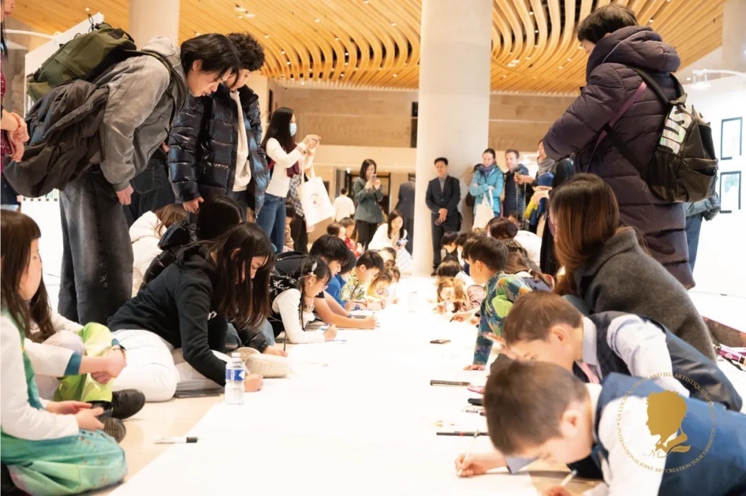 第三屆國際藝術(shù)聯(lián)創(chuàng)聯(lián)展盛大開幕。法中交流促進(jìn)會(huì)供圖