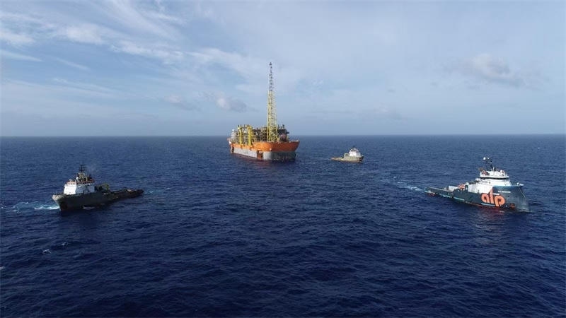 布濟烏斯七期項目浮式生產(chǎn)儲卸油裝置抵達油田區(qū)域。巴西國家石油公司供圖