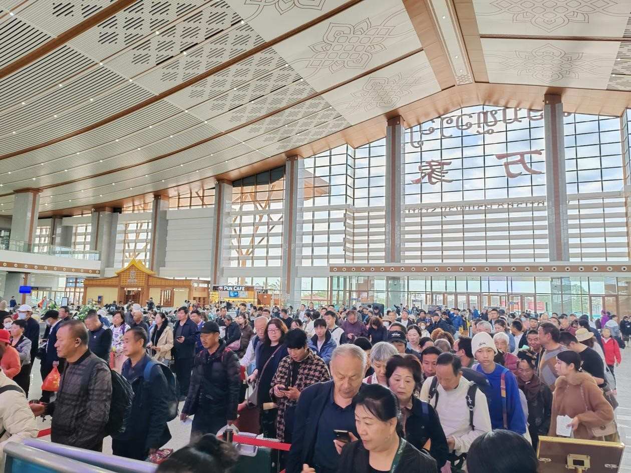 春節(jié)期間的中老鐵路萬象站。李加勇攝