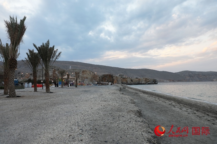 圖為阿曼穆桑代姆一處海灘公園。人民網(wǎng)記者 沈小曉攝