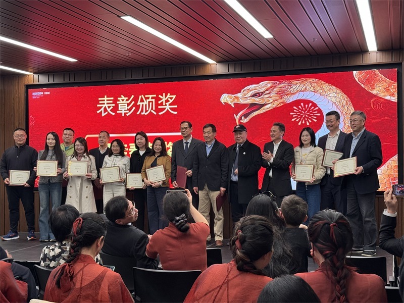 年會表彰優(yōu)秀中資企業(yè)。主辦方提供