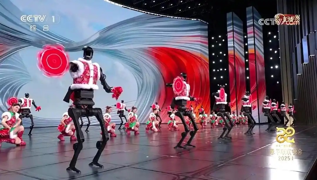 △今年春晚，宇樹科技人形機(jī)器人身穿東北特色的花棉襖扭秧歌，呈現(xiàn)出全新視覺效果。