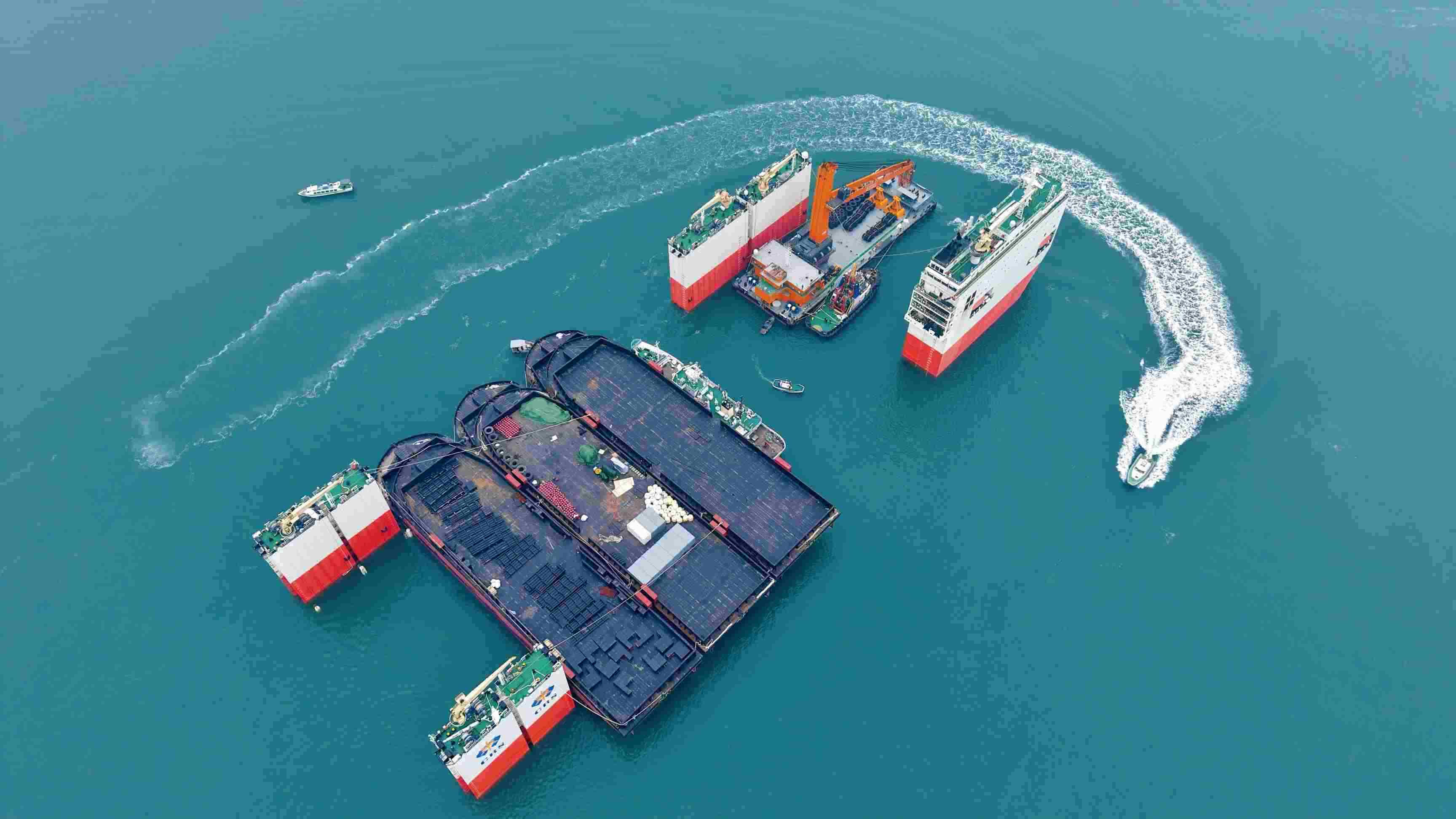 “華瑞龍”輪裝載13艘船舶前往幾內(nèi)亞。受訪方供圖