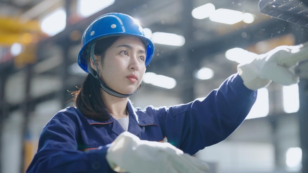 老中鐵路有限公司萬象運營管理中心機輛車間希達(dá)在工作中。老中鐵路有限公司供圖