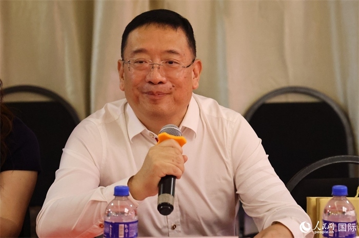 巴西文協(xié)主席上官建峰在座談會(huì)上致辭。人民網(wǎng)記者 陳海琪攝