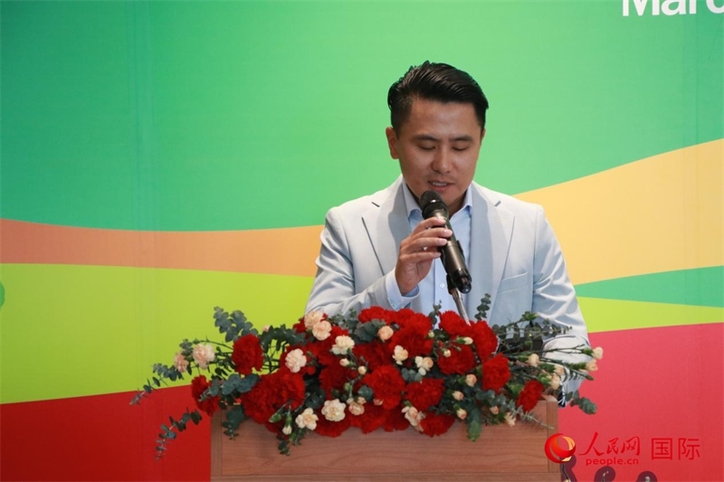 泰國(guó)華人青年商會(huì)會(huì)長(zhǎng)刁刻佳發(fā)表講話。朱瀟逸攝