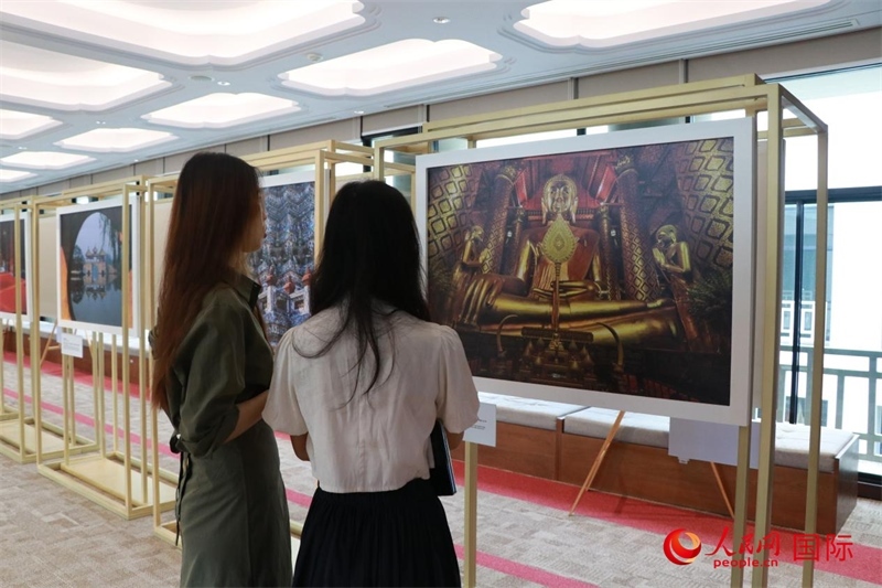 “遇見(jiàn)”攝影展現(xiàn)場(chǎng)。朱瀟逸攝