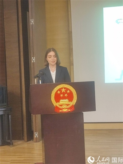 意方學生代表白綺花發(fā)言。人民網(wǎng)記者 鄭彬攝