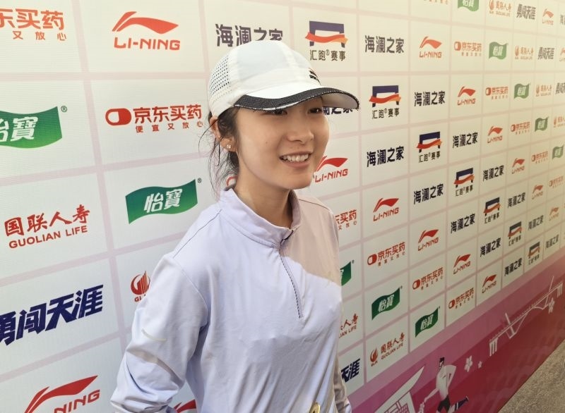 徐冰潔賽后接受采訪。 人民網記者 楊磊攝