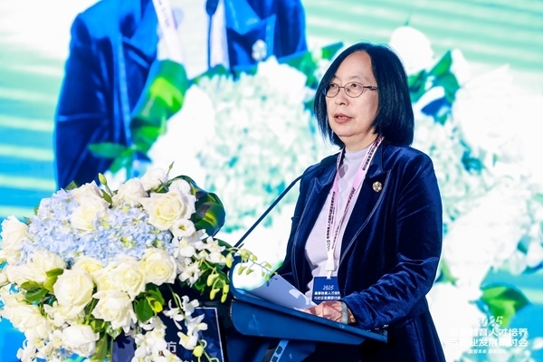 中國高等教育學(xué)會學(xué)術(shù)咨詢發(fā)展委員會委員、中國高等教育學(xué)會原副秘書長、《中國高教研究》主編王小梅。