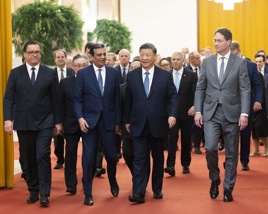 △3月28日上午，國家主席習近平在北京人民大會堂會見國際工商界代表。