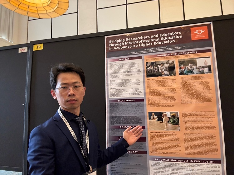 胡紫景醫(yī)生在國際針灸學術(shù)會議中。約翰內(nèi)斯堡大學供圖