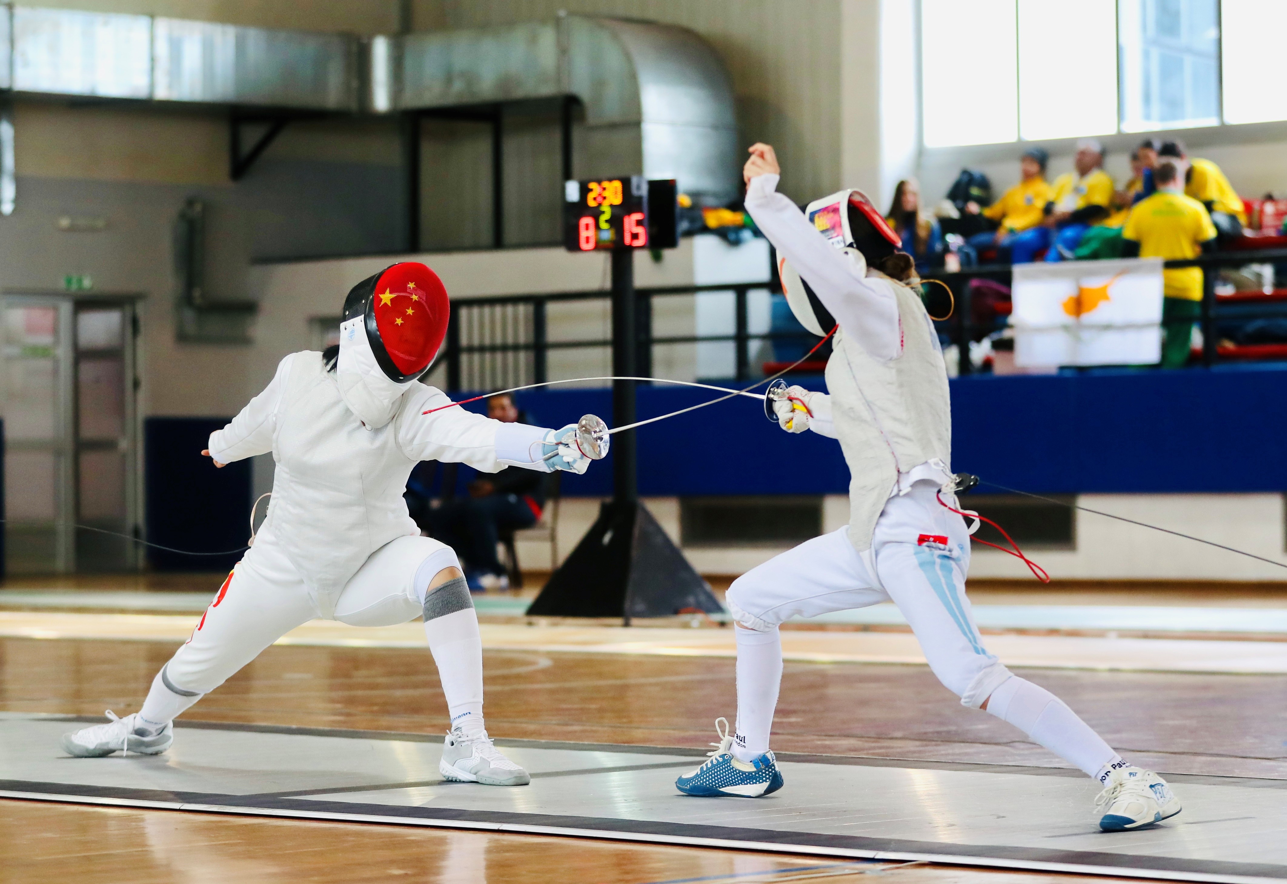 閔文珺（左）在比賽中。圖片來源：中國中學生體育代表團