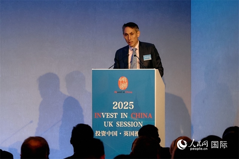 英國(guó)商業(yè)貿(mào)易部投資總監(jiān)吳僑文發(fā)表致辭。楊浩鵬攝