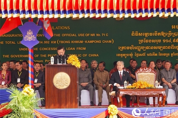 柬埔寨首相洪瑪奈在剪彩儀式上致辭。人民網(wǎng)記者 程是頡攝