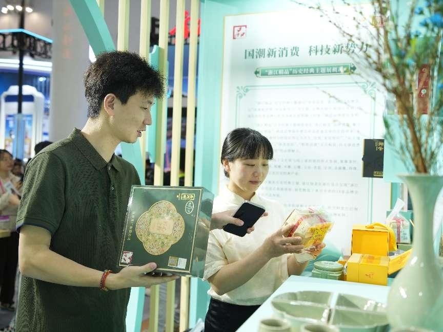 國潮新消費帶來科技文化消費新理念。人民網(wǎng)記者 張力洋攝