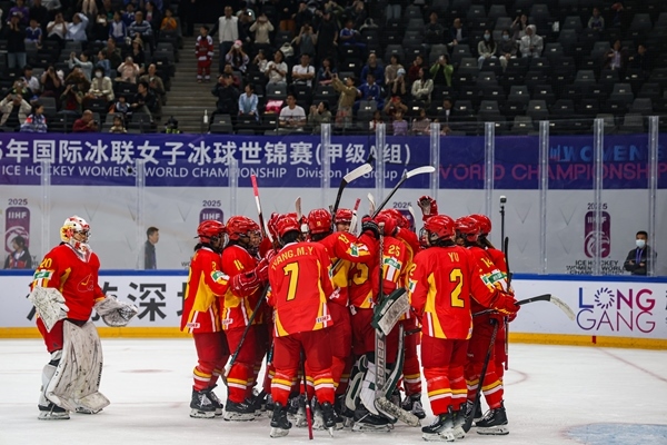 中國隊球員慶祝勝利。圖片來源：中國冰球協(xié)會