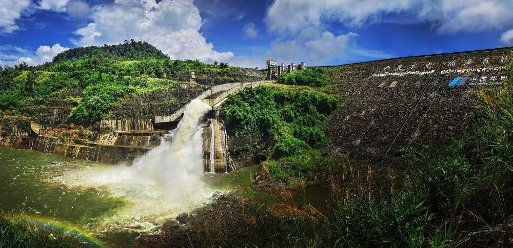 2018年6月22日在柬埔寨戈公省拍攝的中國(guó)援柬額勒賽水電站上大壩。