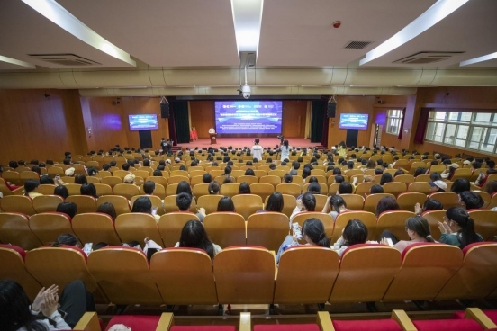 會(huì)議現(xiàn)場(chǎng)。學(xué)校供圖