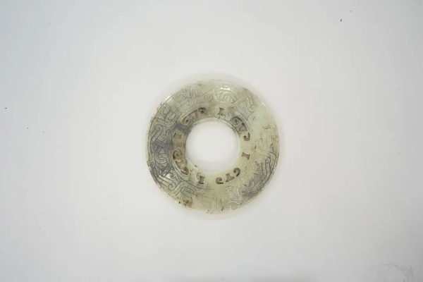武王墩一號墓出土的鏤孔玉璧。全國十大考古新發(fā)現(xiàn)活動辦公室供圖