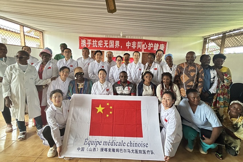 【4】圖為活動(dòng)結(jié)束后的合影。中國（山西）第24批援喀麥隆姆巴爾馬尤醫(yī)療隊(duì) 供圖