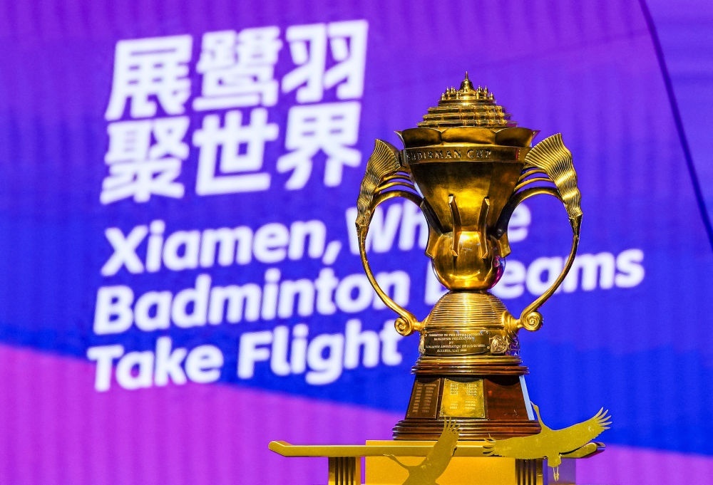 這是5月4日在決賽前拍攝的蘇迪曼獎(jiǎng)杯。新華社記者 孫非 攝