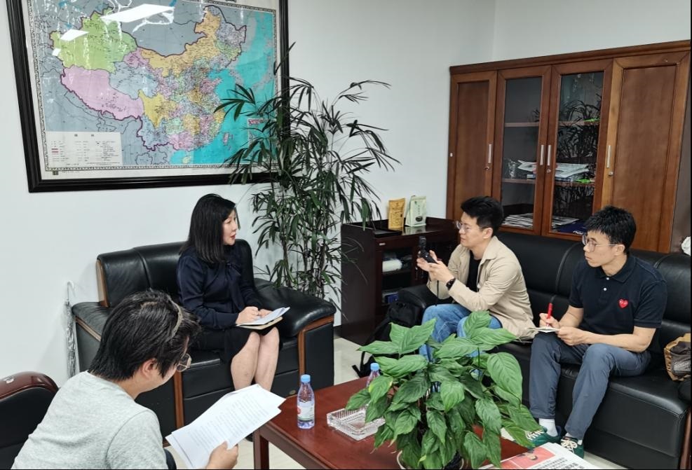 記者采訪企業(yè)跨境物流建設(shè)情況。人民網(wǎng) 孫啟凡攝